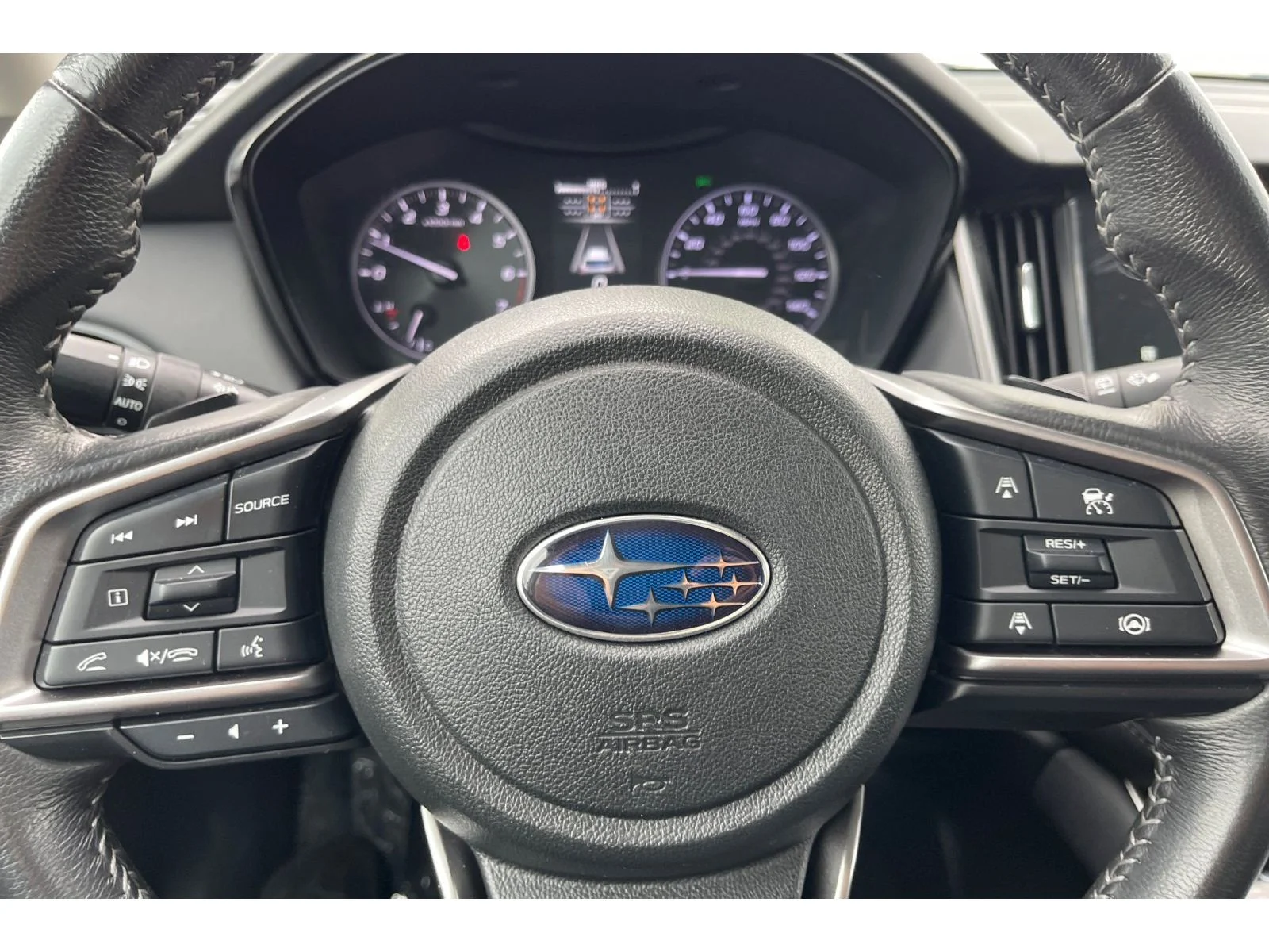 Used 2024 ICE SILVER METALL Subaru Premium image 32