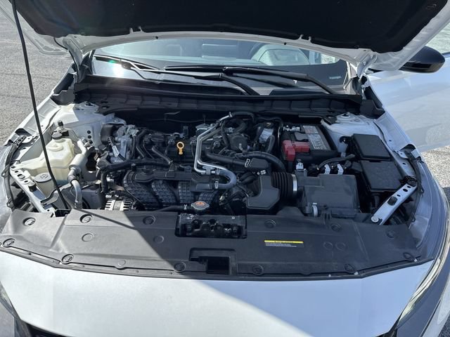 Used 2023 White Nissan 2.5 SR image 19