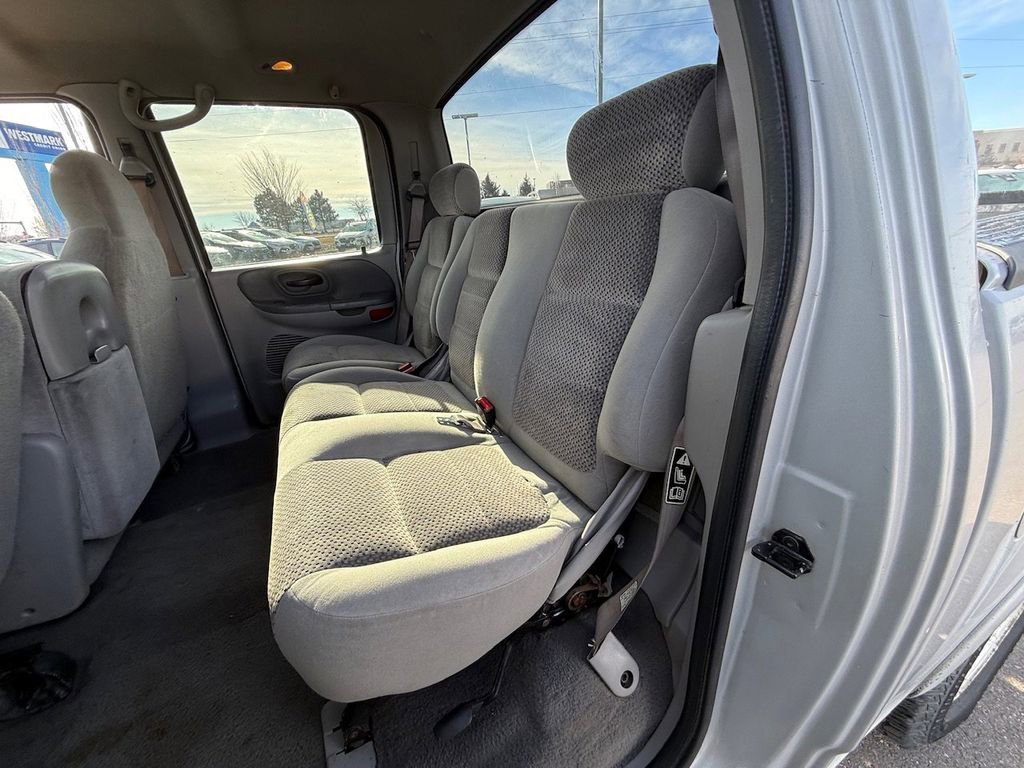 Used 2002  Ford XLT image 32
