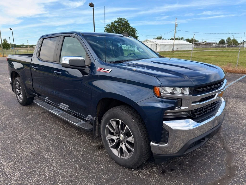 Used 2020 Blue Chevrolet LT image 2