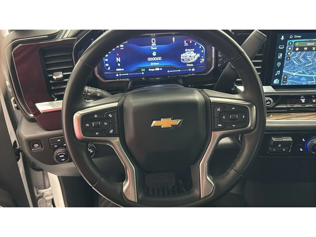 Used 2025 Summit White Chevrolet LT image 19