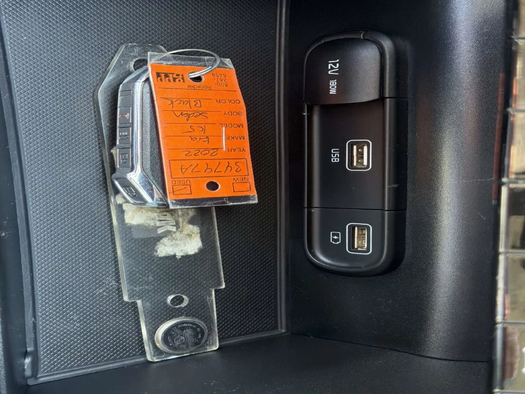 Used 2022 Black Kia EX image 33