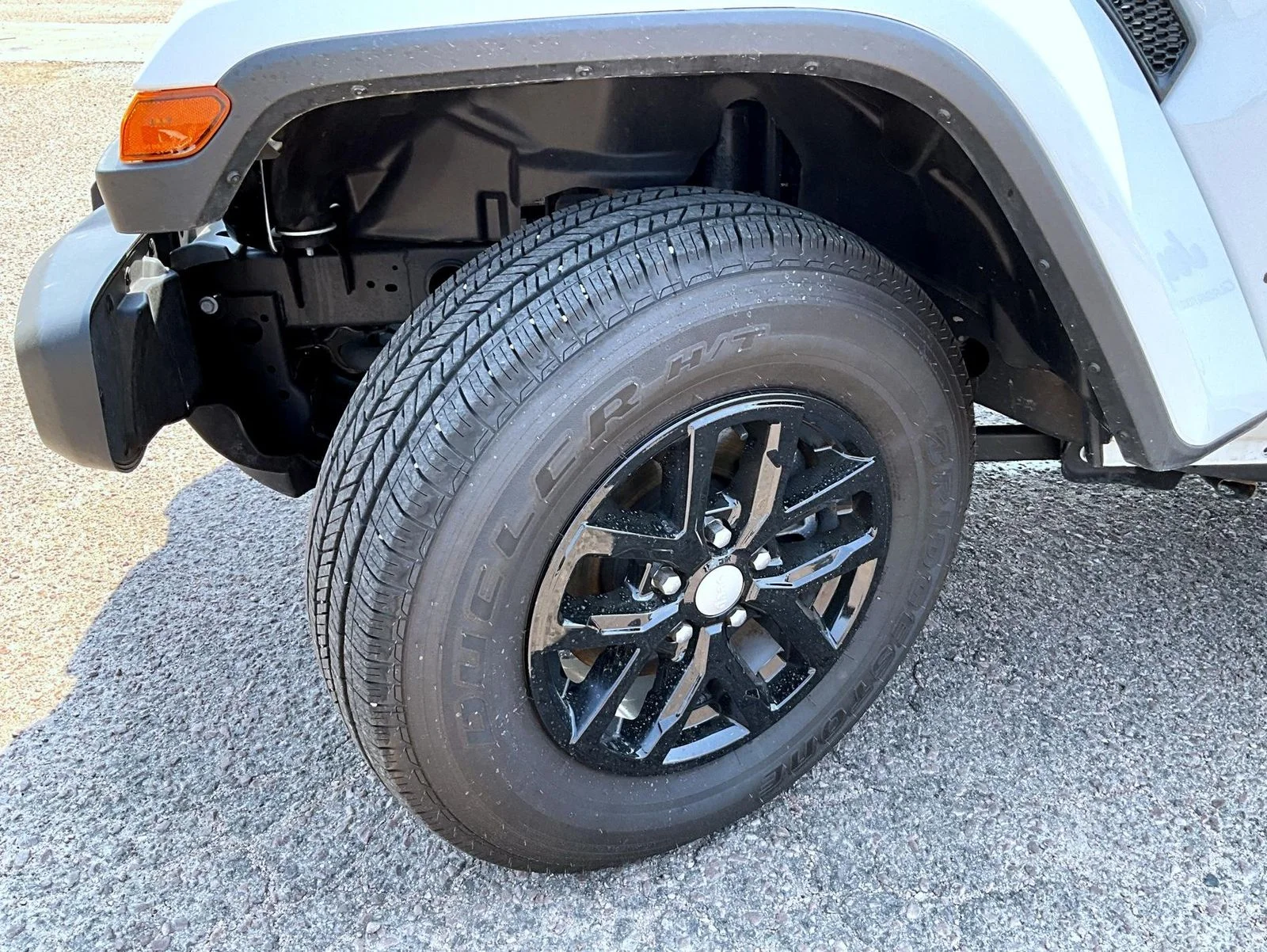 Used 2023 White Jeep Sport S image 23