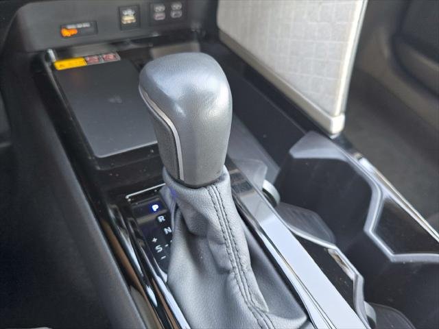 Certified Used 2025 WIND CHILL PEARL Toyota  image 31