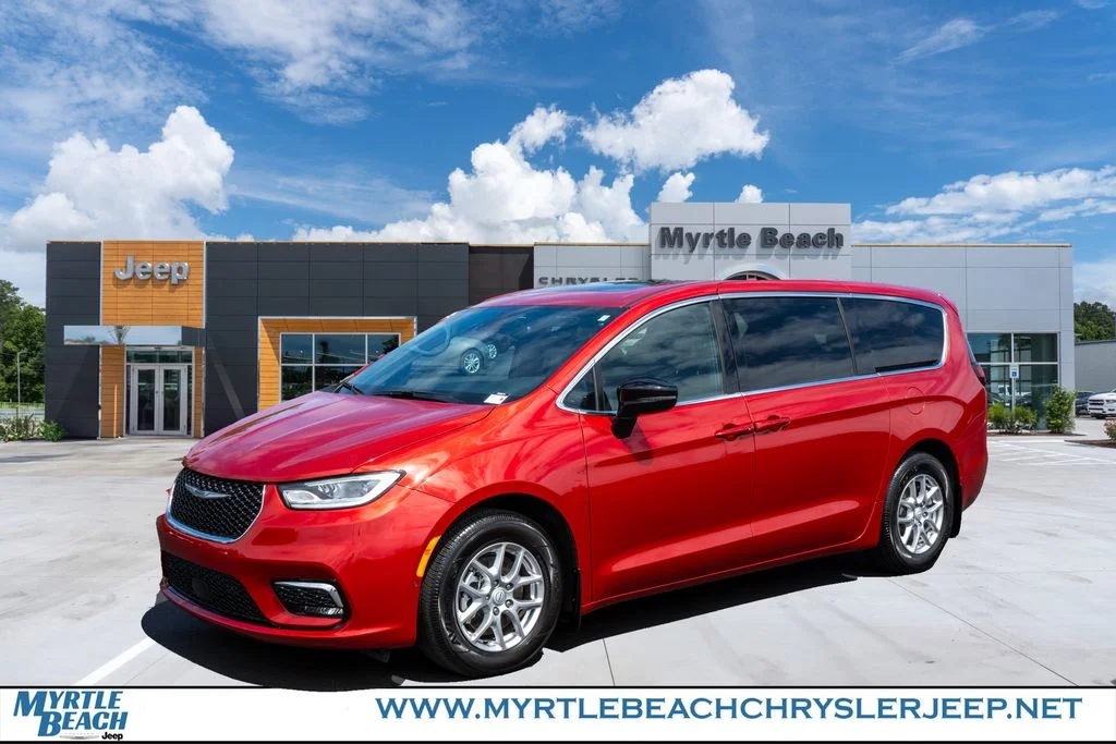 2026 Chrysler Pacifica Select's photo