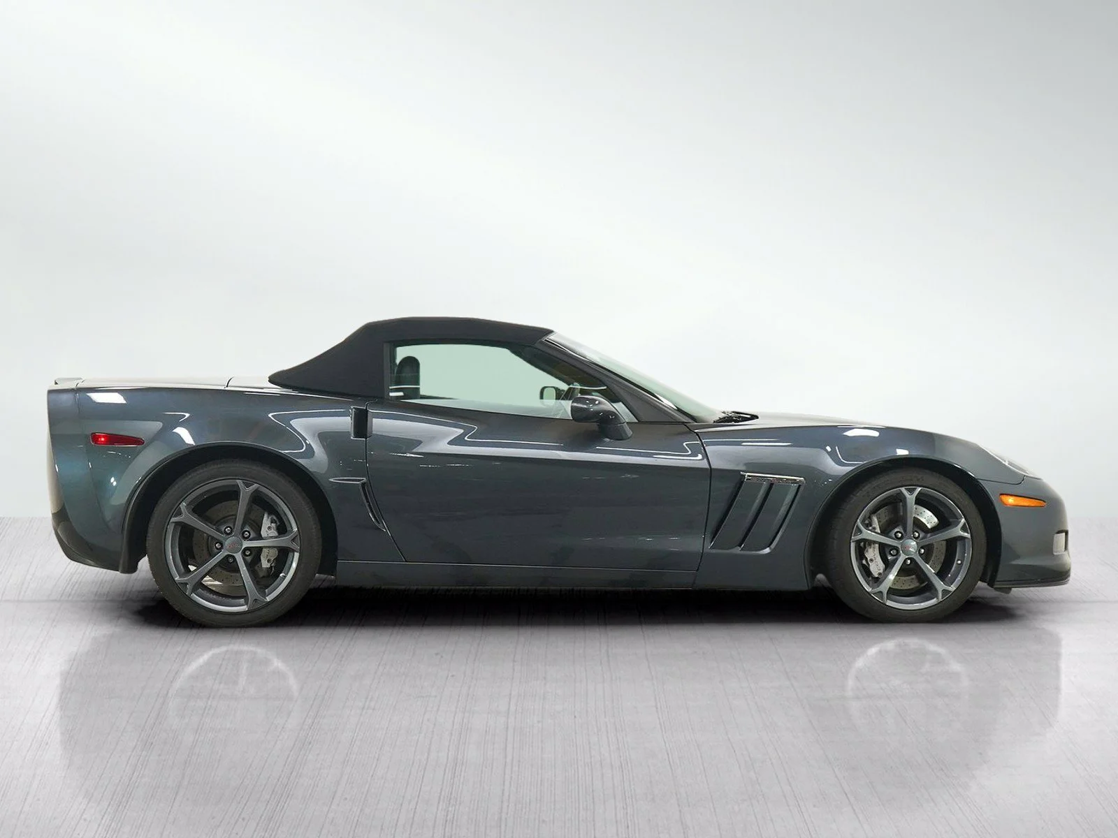 Used 2010 Cyber Gray Metallic Chevrolet Grand Sport image 6