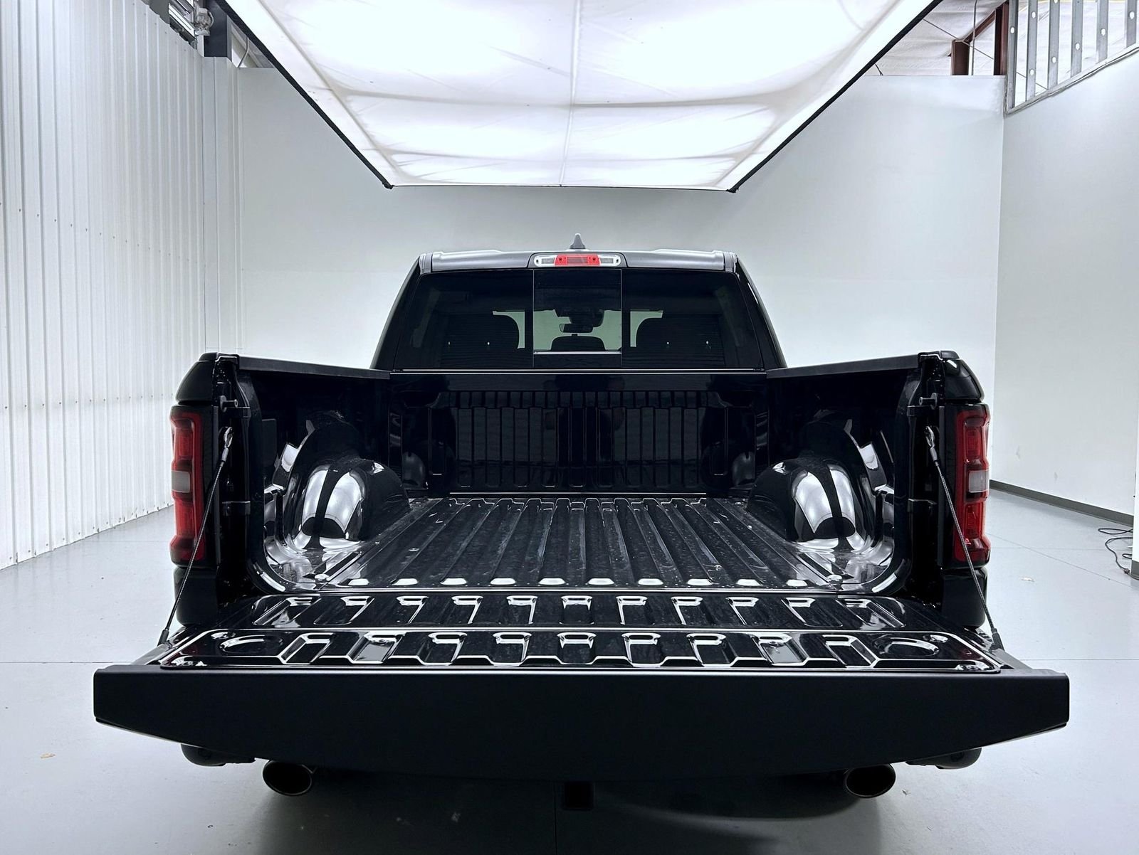 New 2026 Diamond Black Crystal Pearlcoat RAM Express image 21