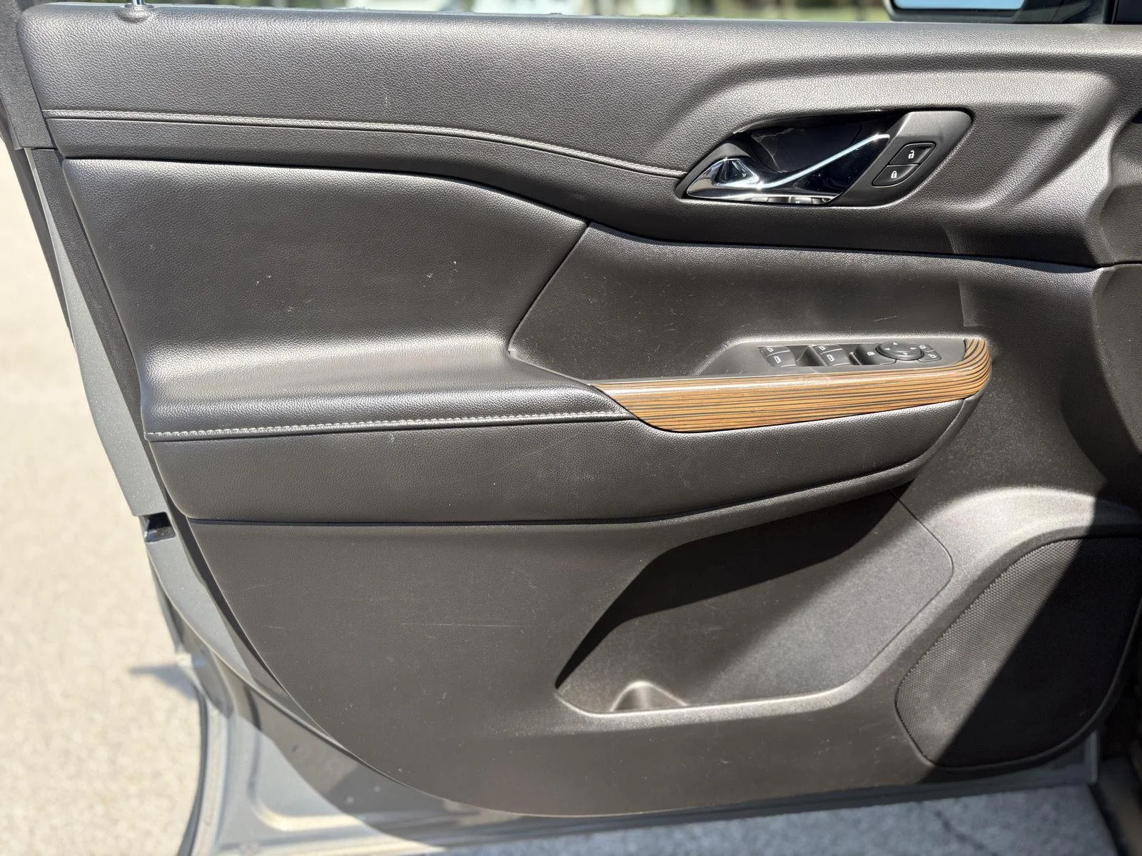 Used 2019 Pepperdust Metallic GMC SLE image 29
