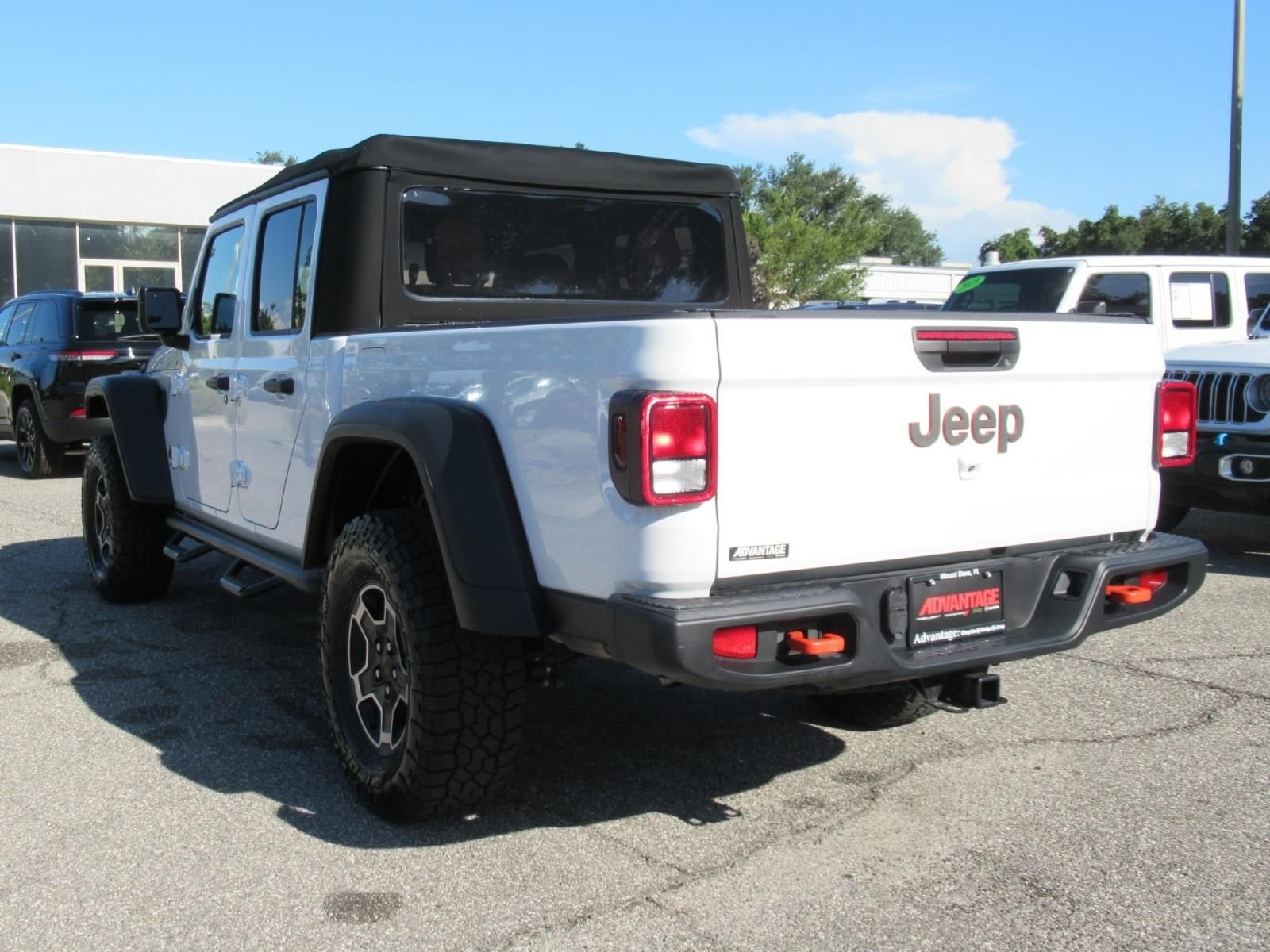 Used 2022 White Jeep Mojave image 5