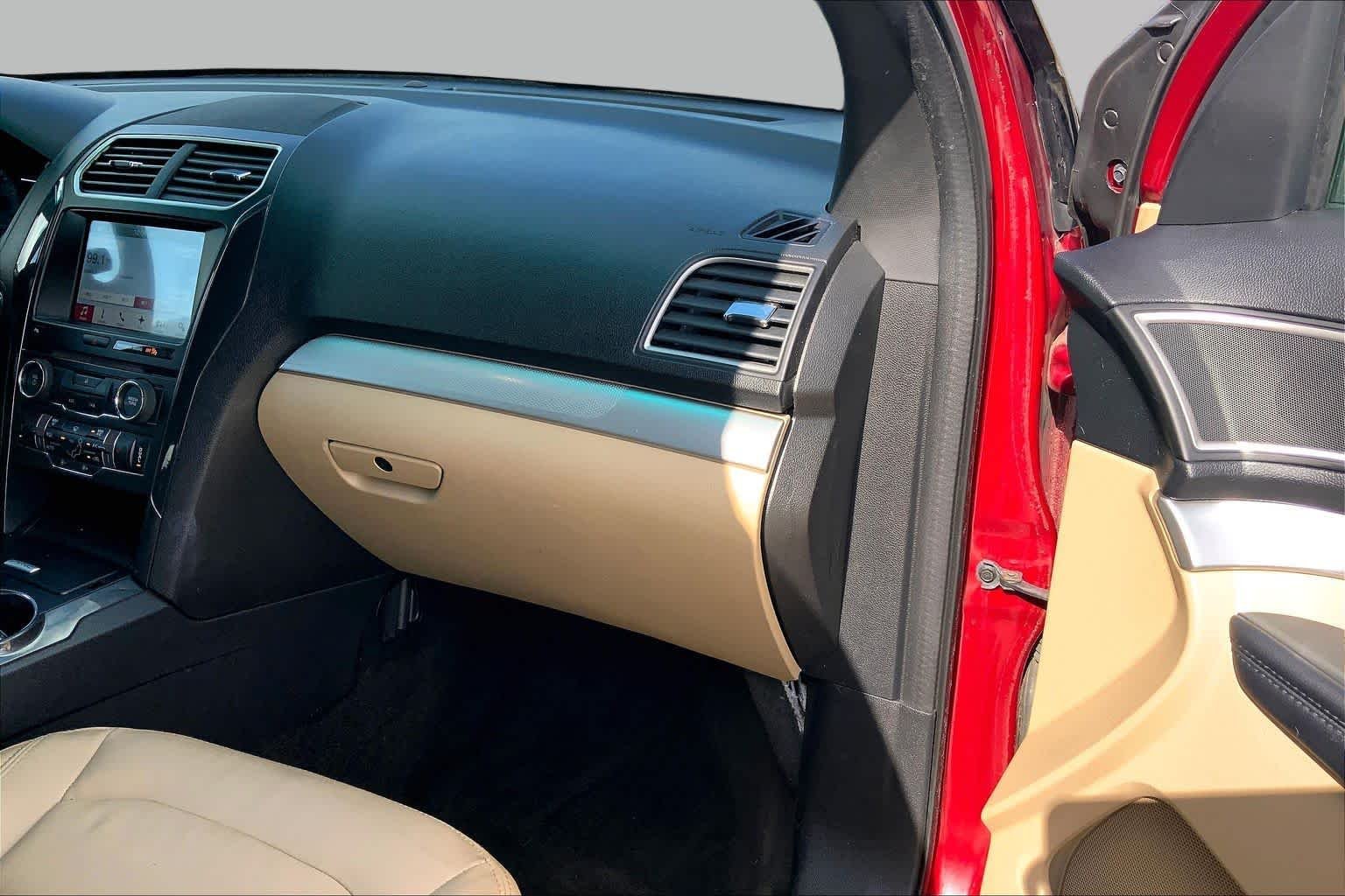 Used 2017 Ruby Red Metallic Tinted Clearcoat Ford XLT image 18