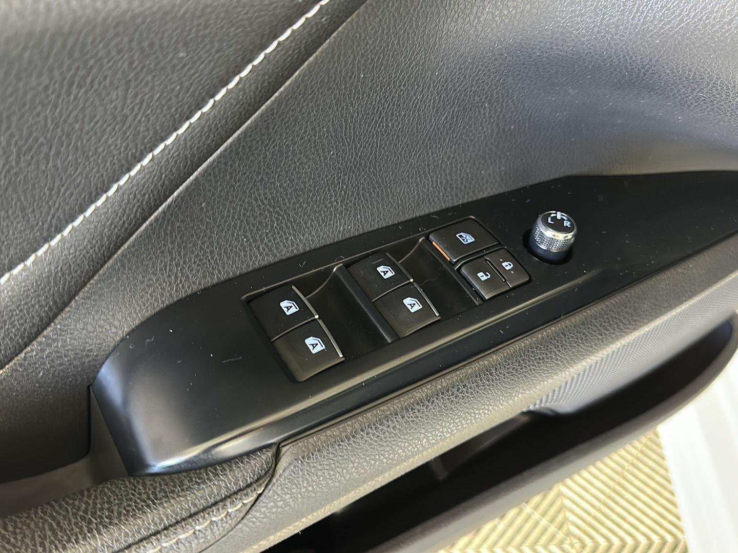Used 2018 Pearl Toyota XSE image 12