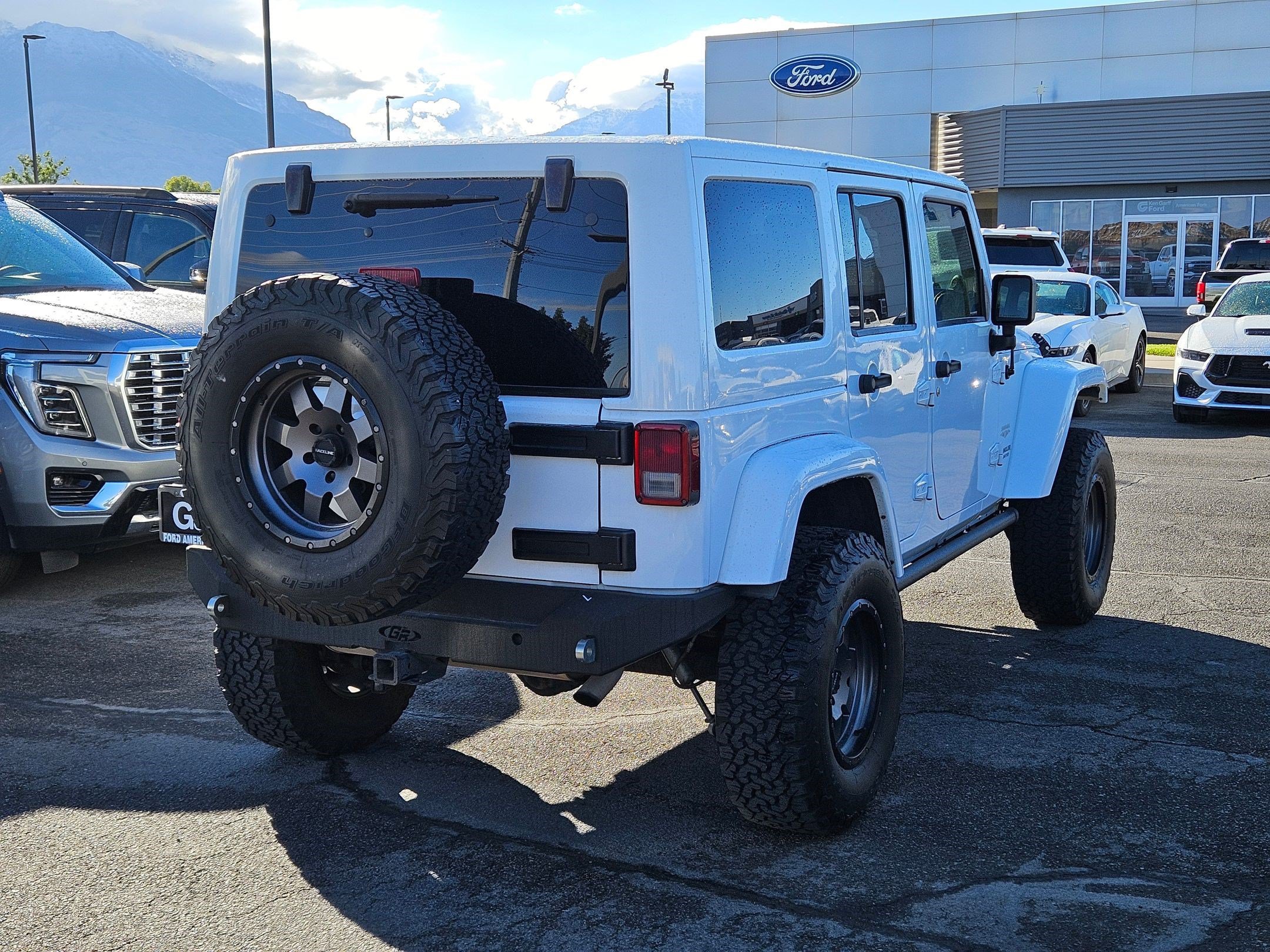 Used 2013 Bright White Clearcoat Jeep Sahara image 3