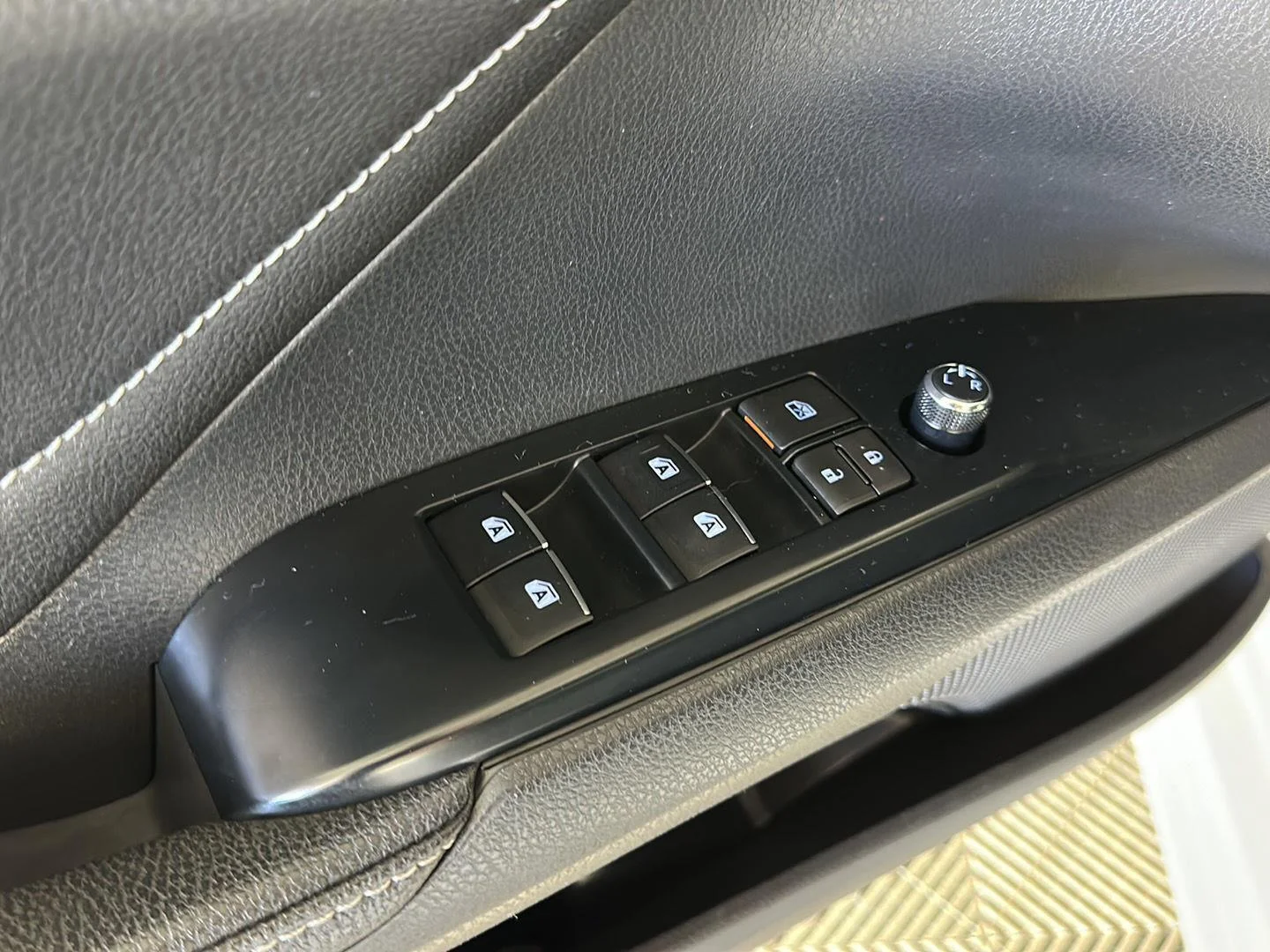 Used 2018 Pearl Toyota XSE image 12