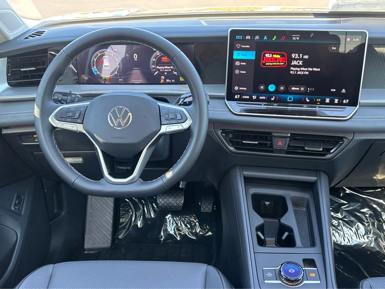 New 2026 DEEP BLACK Volkswagen SE image 9