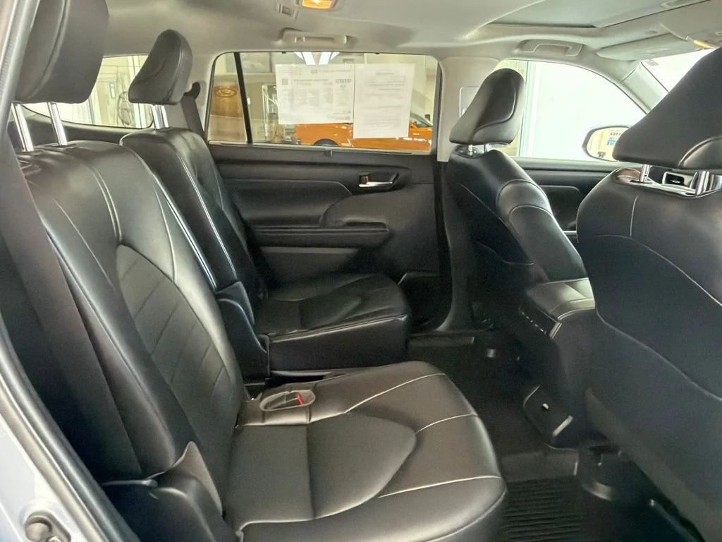 Used 2022 Moon Dust Toyota XLE image 30