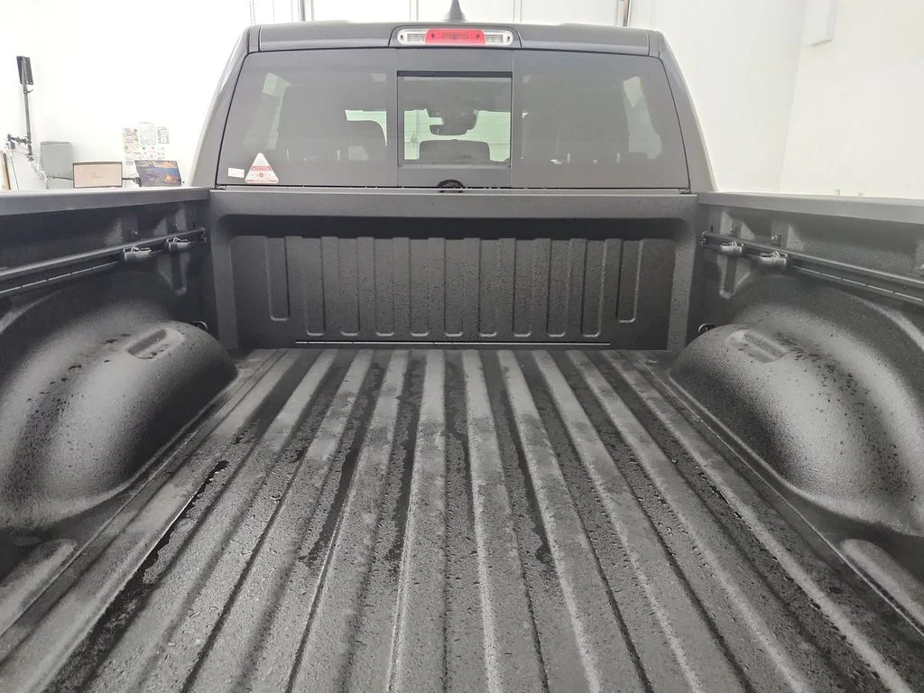 New 2026 Diamond Black Crystal Pearl-Coat Exterior Paint RAM Laramie image 33