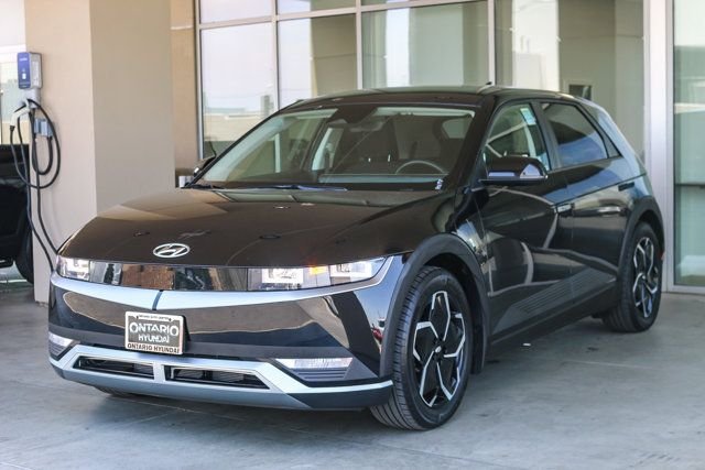 Certified Used 2024 Black Hyundai SE image 5