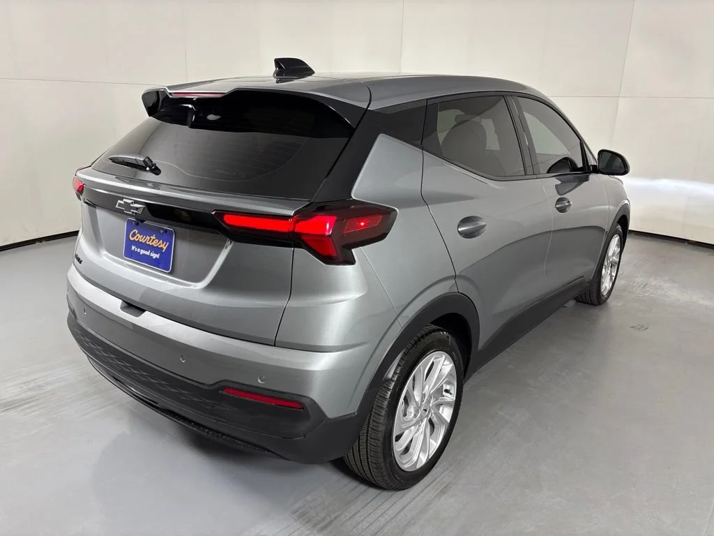 2027 Chevrolet Bolt LT - Photo 10