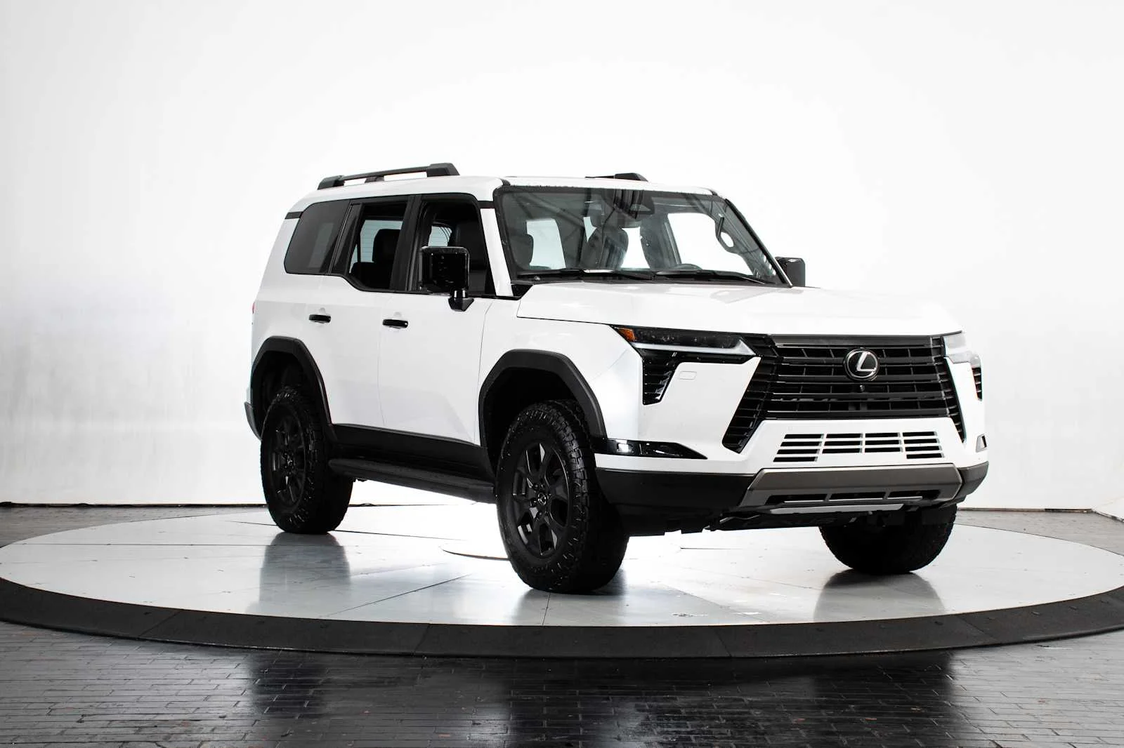 Certified Used 2026 EMINENT WHITE PEARL Lexus Overtrail image 9