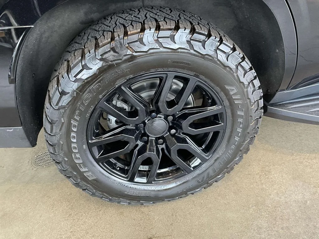 Used 2023 Onyx Black GMC AT4 image 10