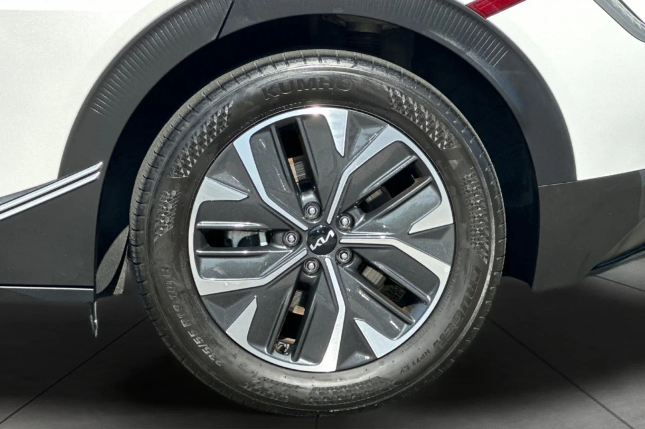 Used 2023 WHITE Kia Light image 26
