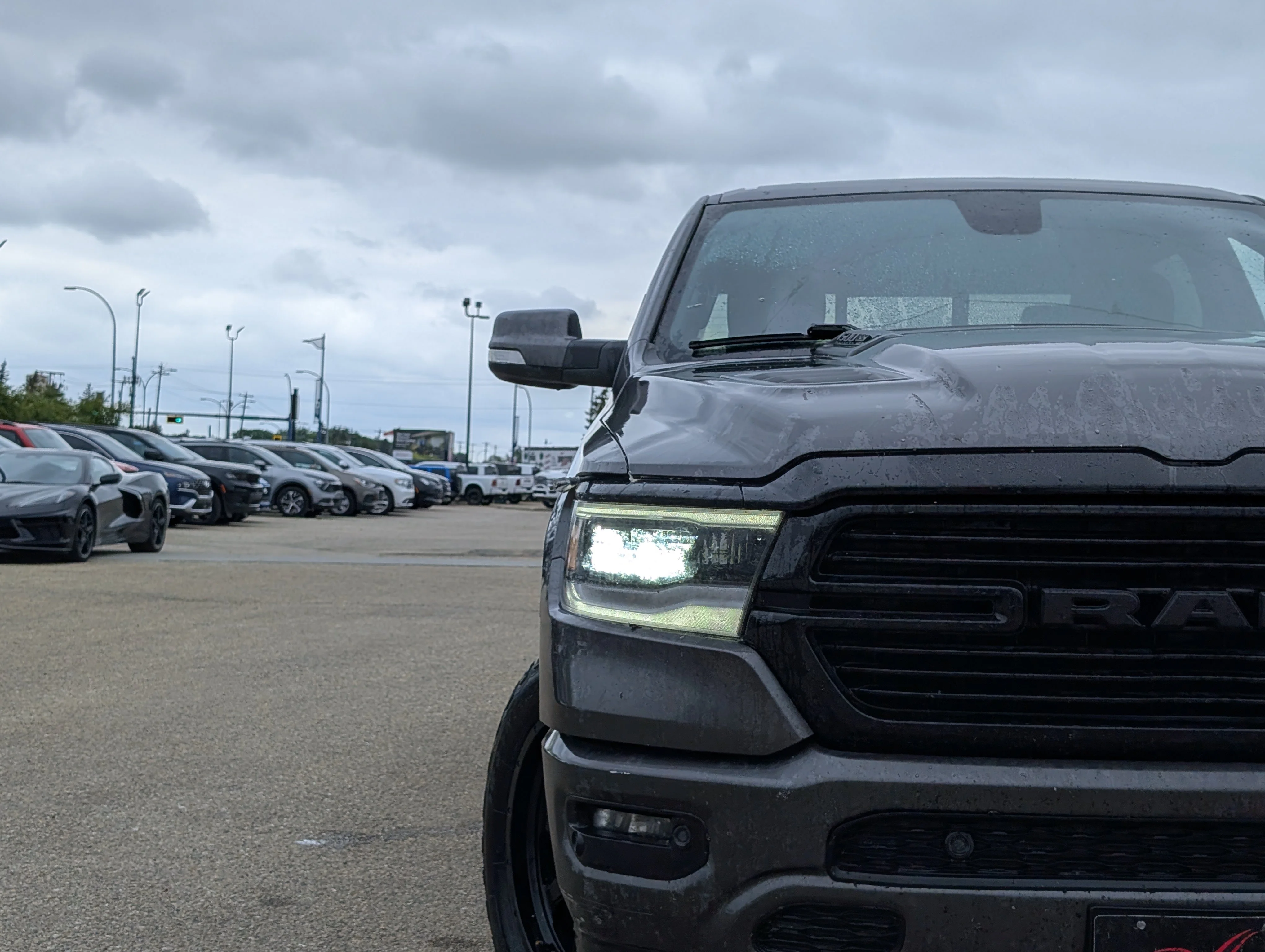 Used 2020 Granite Crystal Metallic Ram Sport image 3