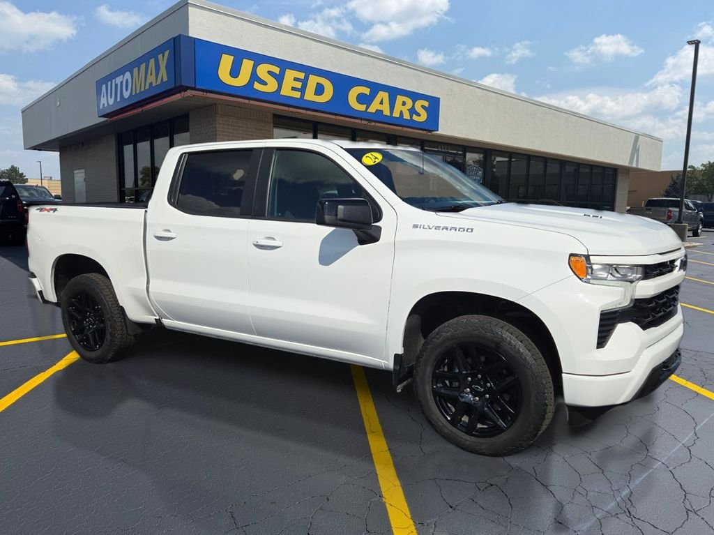 Used 2024 Summit White Chevrolet RST image 4