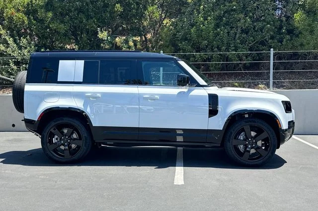 New 2026 Fuji White Land Rover X-Dynamic SE image 6