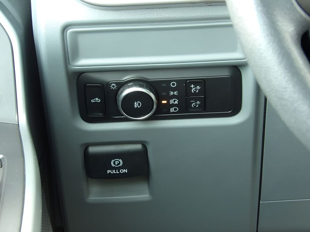 Used 2023 Oxford White Ford XLT image 21