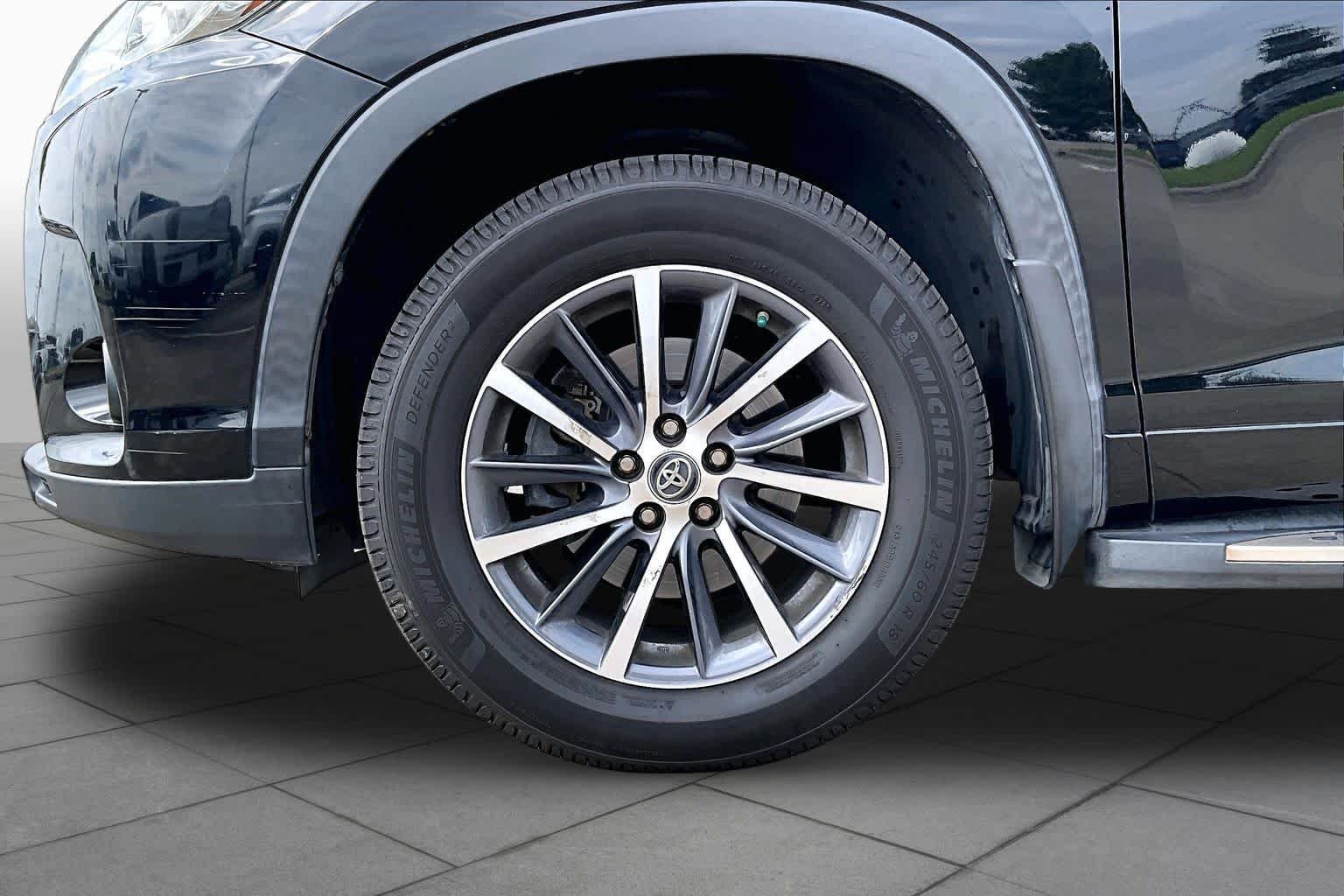 Used 2017 Midnight Black Metallic Toyota XLE image 10