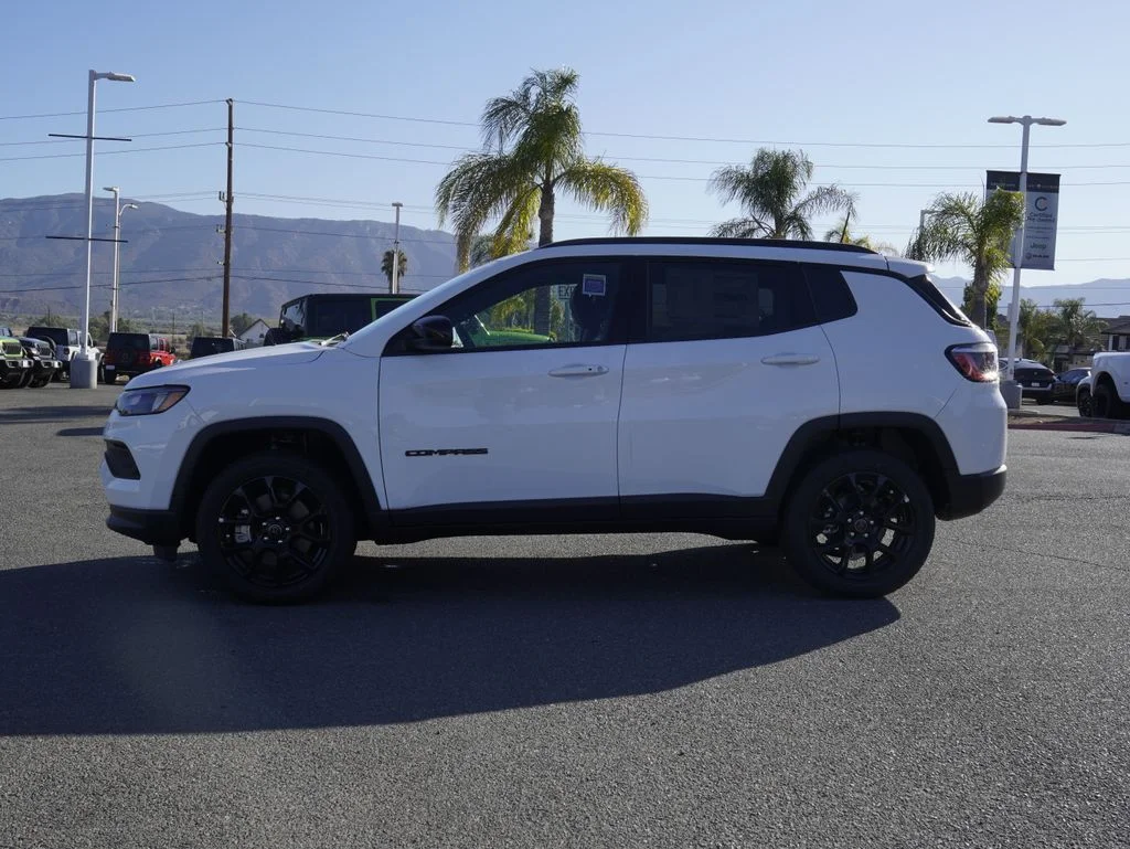 New 2026 Bright White Clearcoat Jeep Latitude image 7