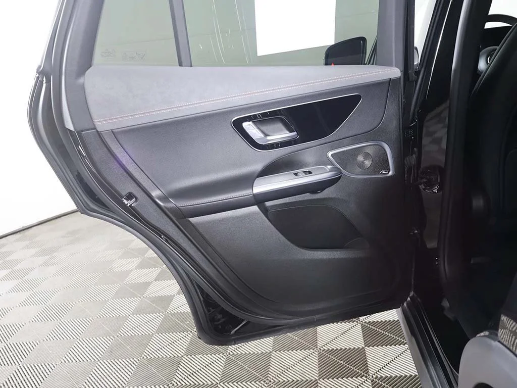 Used 2023 Black Mercedes-Benz 500 SUV image 28
