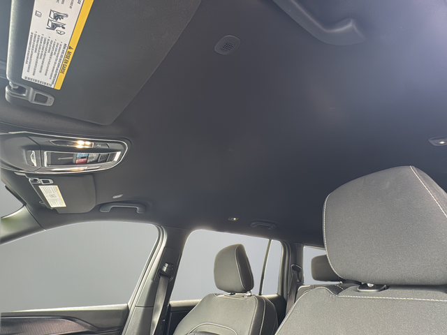 Used 2025 White Jeep Laredo image 19