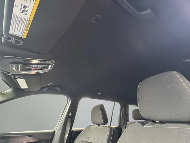 Used 2025 White Jeep Laredo image 19