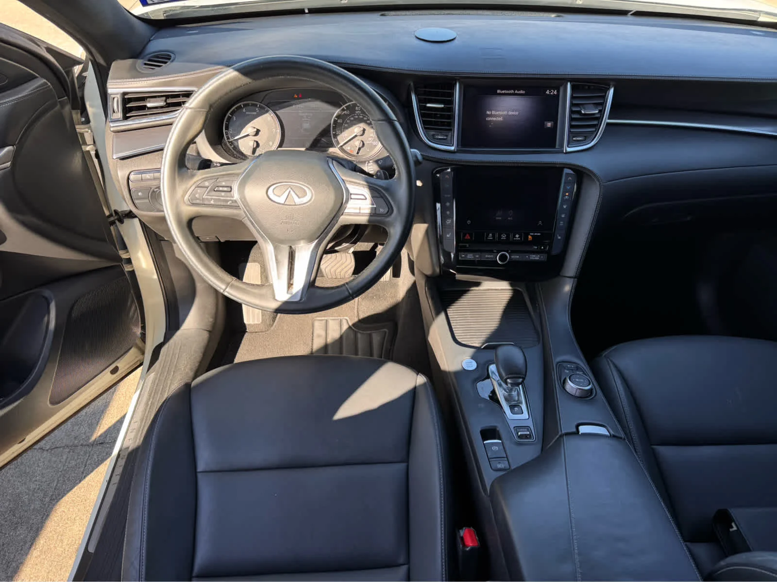 Certified Used 2022 Majestic White INFINITI LUXE image 16