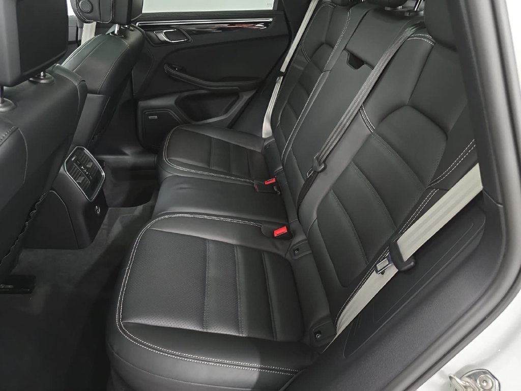Certified Used 2023  Porsche T image 27