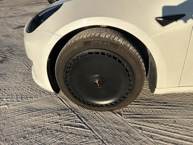 Used 2023 Pearl White Multi-Coat Tesla Base image 18