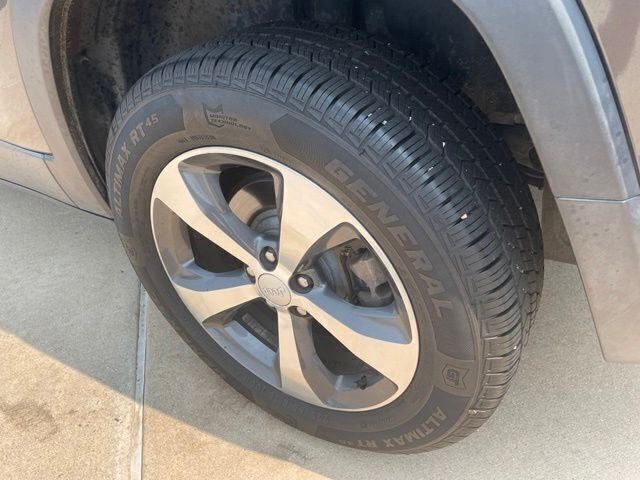 Used 2019 Gray Jeep Limited image 12