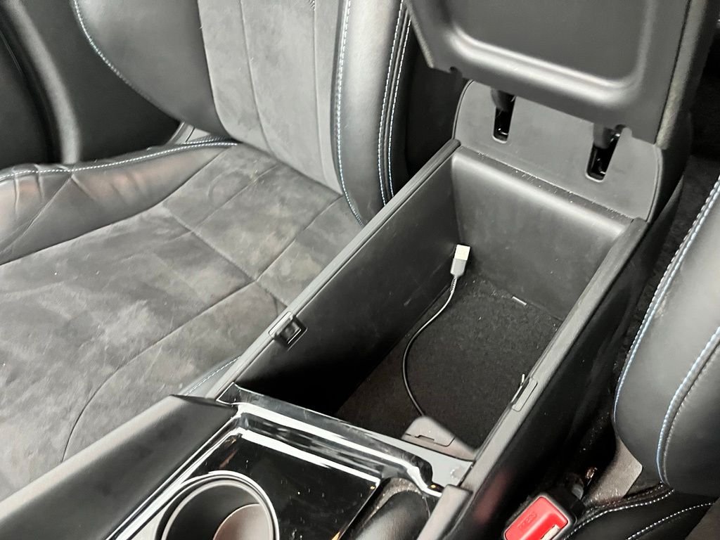 Used 2022 White Hyundai Base image 30
