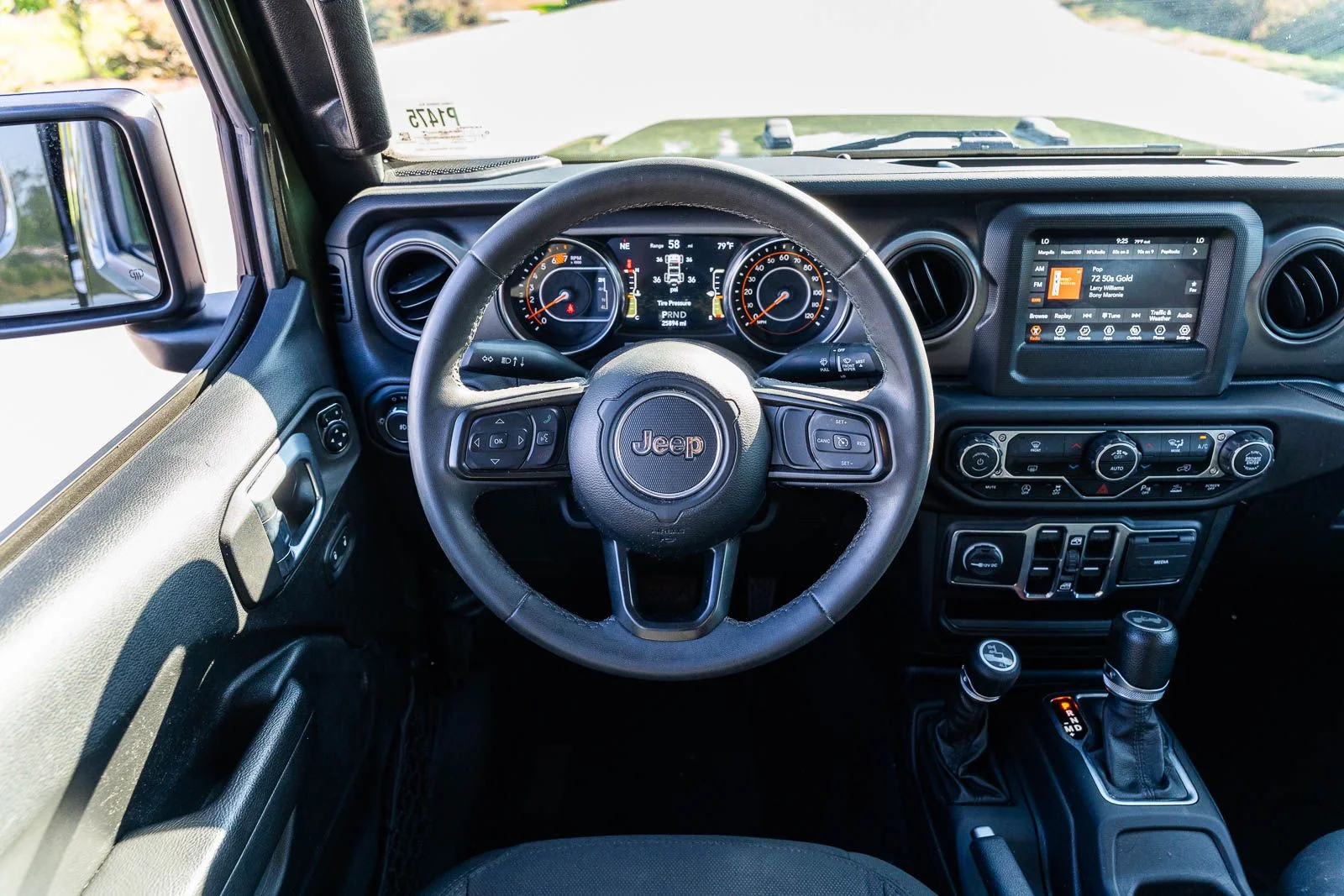 Used 2023 Green Jeep Sport S image 22