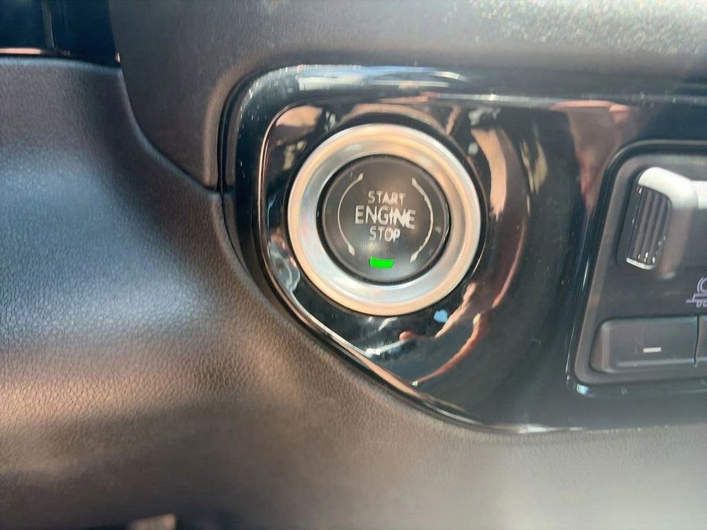 Used 2025 White Chevrolet LT image 25