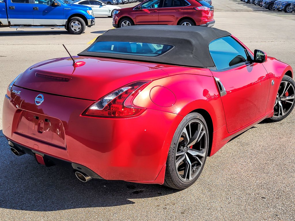 Used 2018 Passion Red Nissan Touring Sport image 9