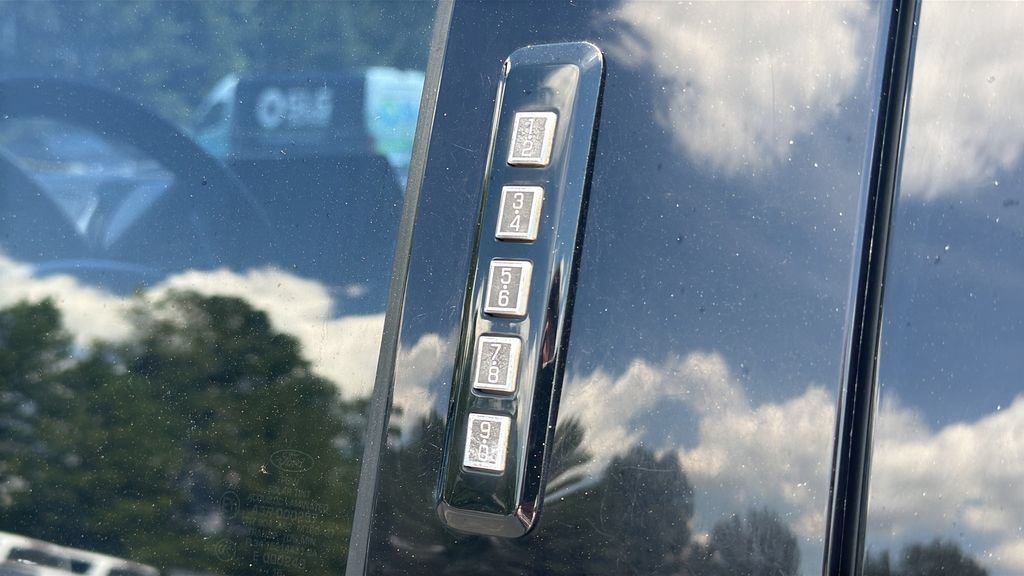 Used 2016 Gray Ford XLT image 17