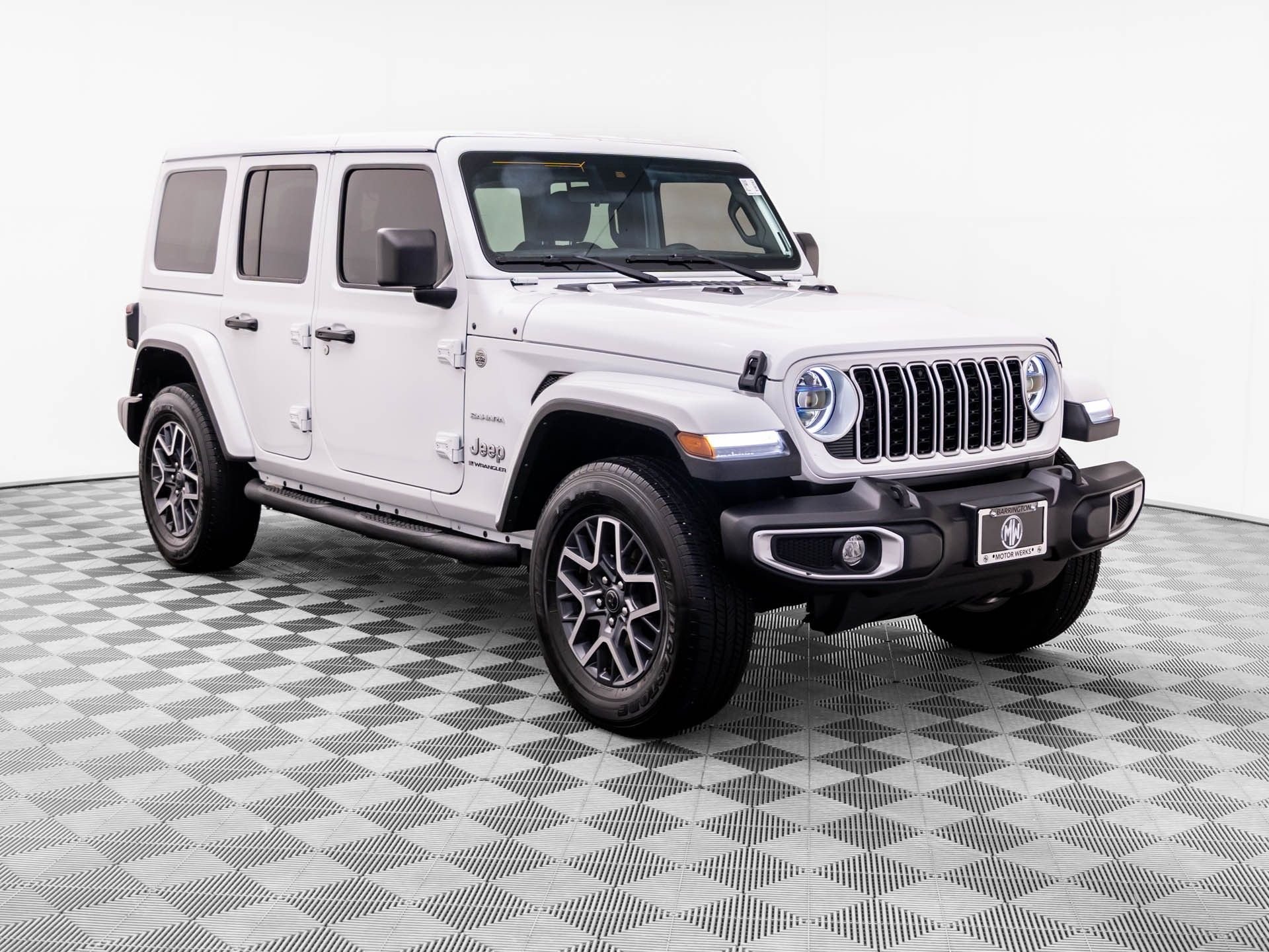 Used 2024 White Jeep Sahara image 9