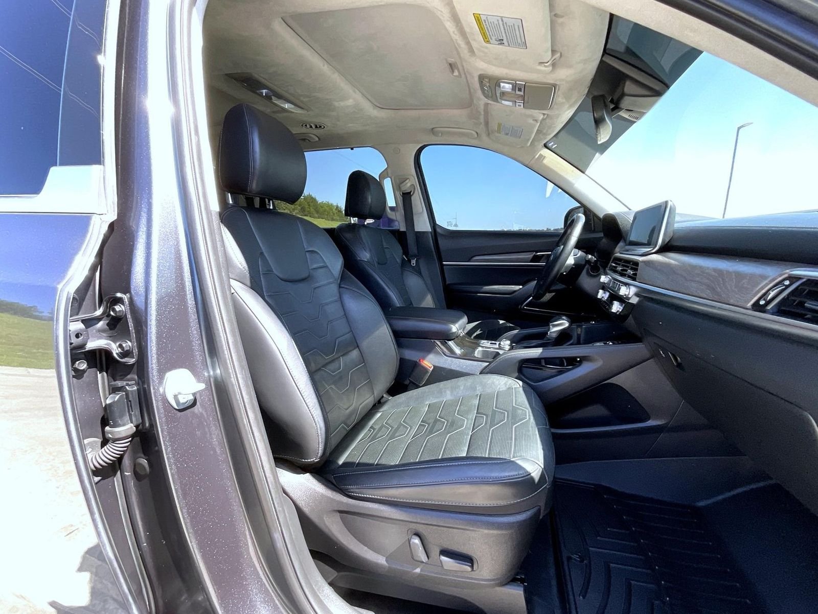 Used 2020 Gray Kia SX image 16