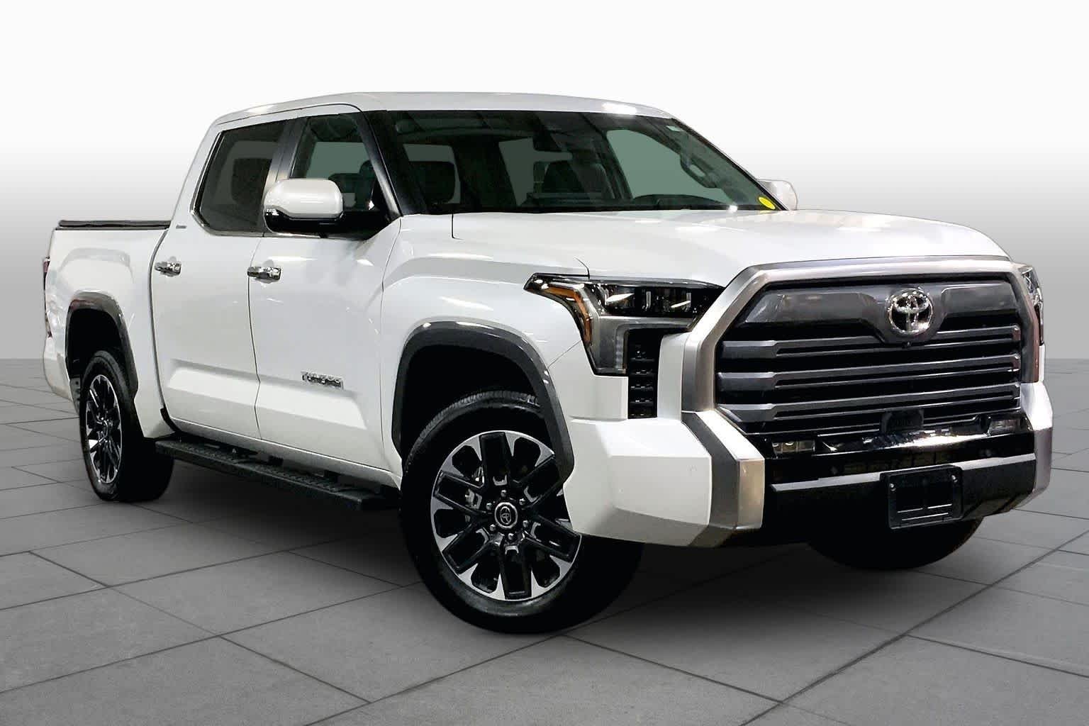 Used 2024 Wind Chill Pearl Toyota Limited image 3