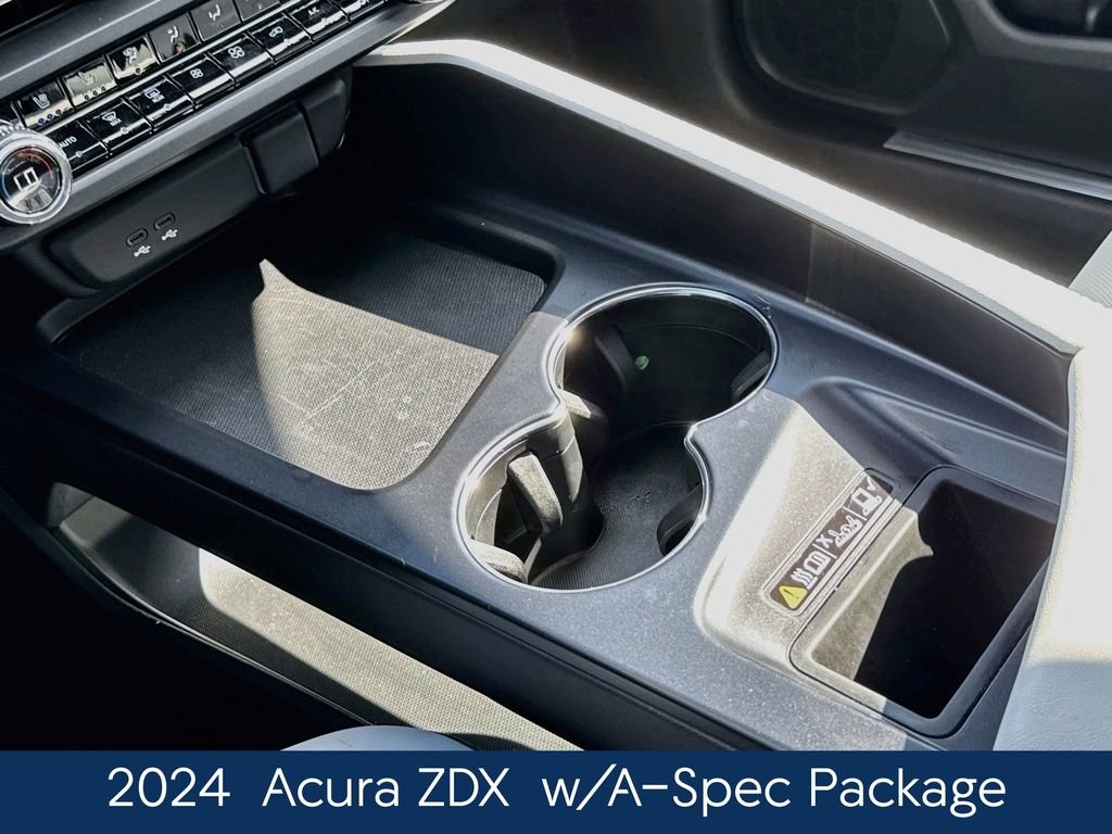 Used 2024  Acura Base image 33