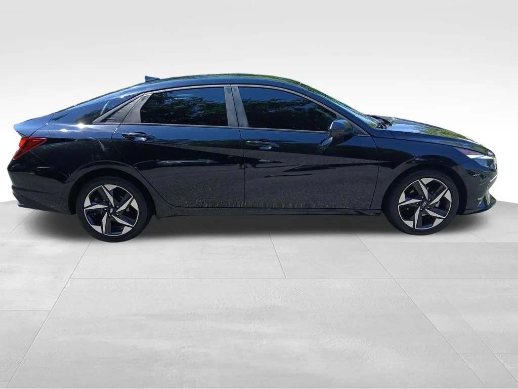 Used 2023 Black Hyundai SEL image 14