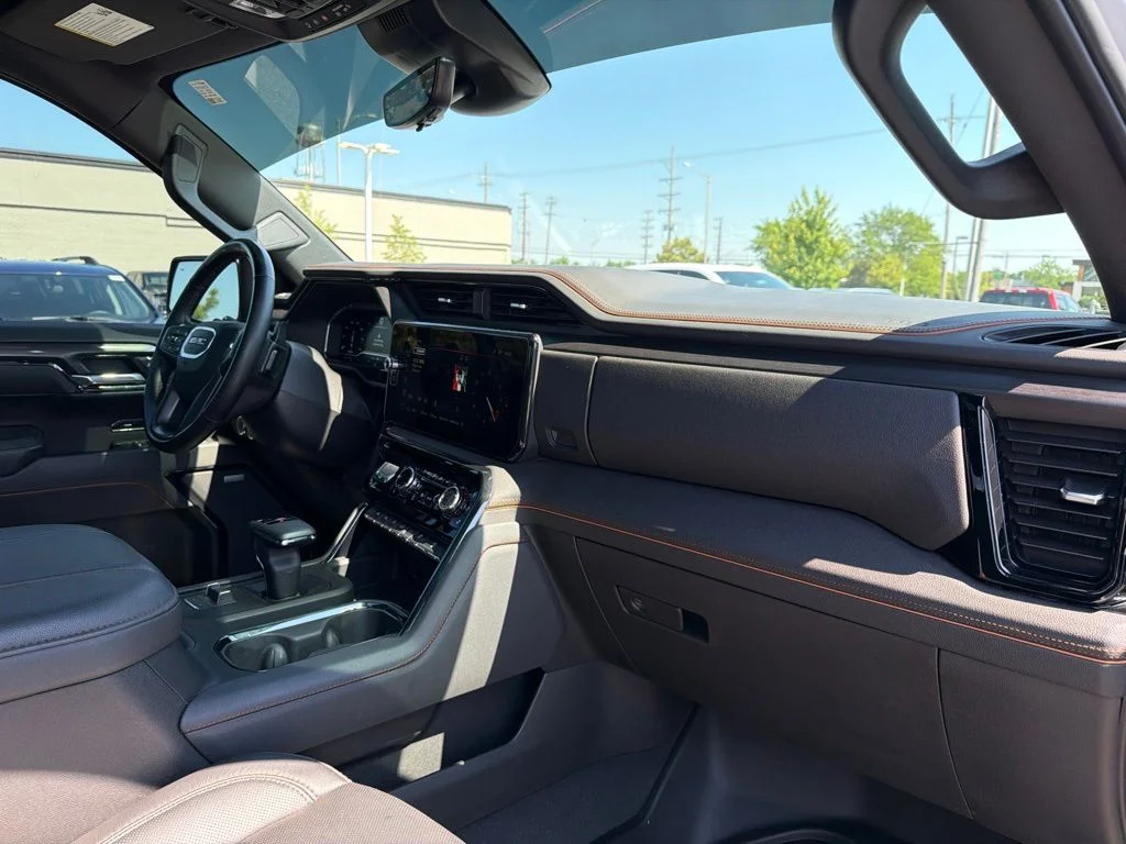 Used 2025 White GMC AT4 image 24