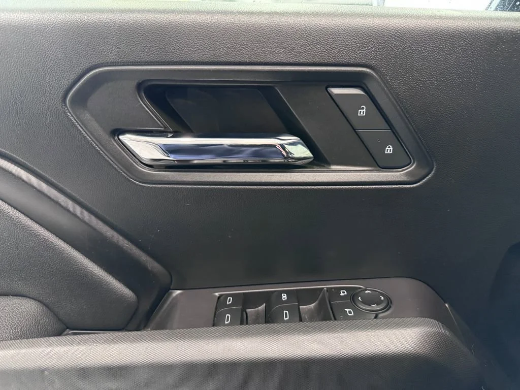 2023 Chevrolet Colorado LT - Photo 25